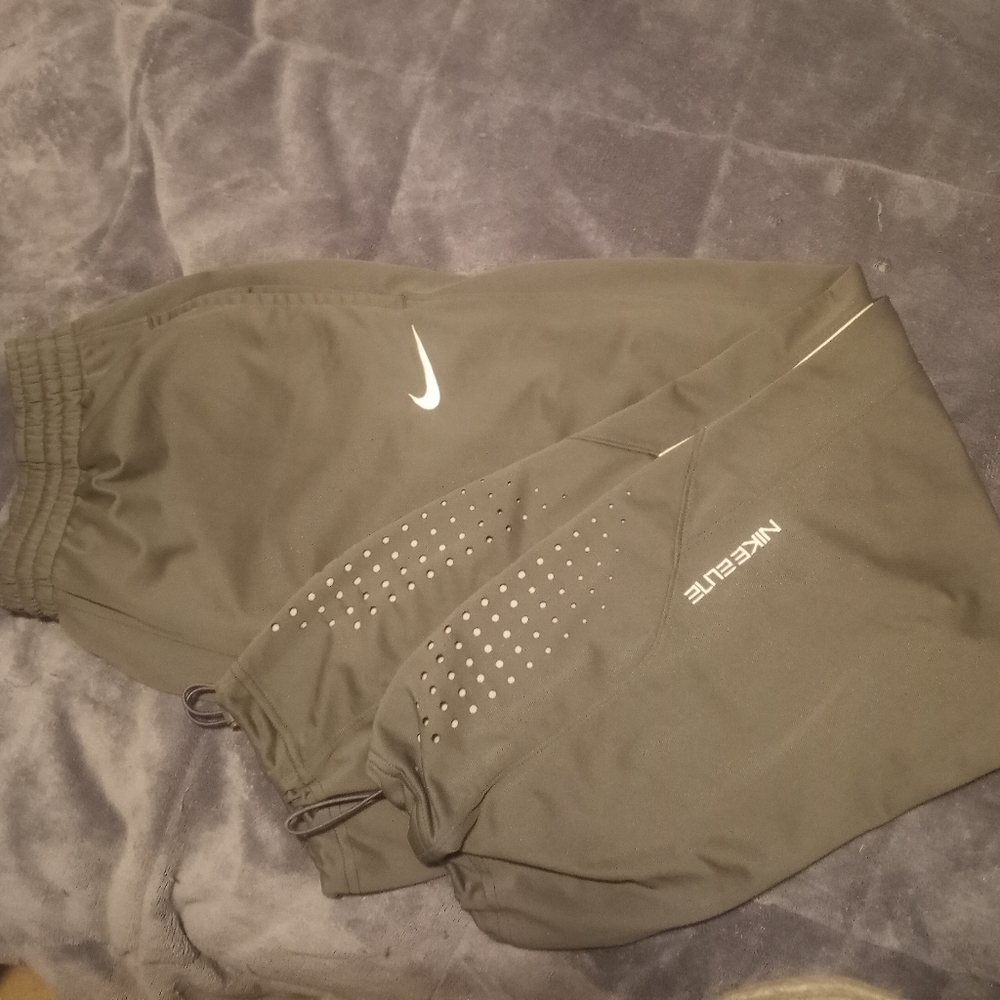 Nike elite joggers nylon material with retractable cufflinks large new w/otag
